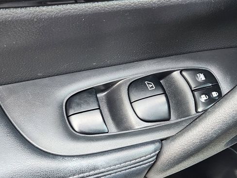 Used 2018 Nissan Rogue SV w/ Premium Package image 26