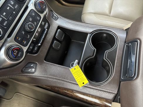 Used 2020 Chevrolet Suburban LT RWD image 28