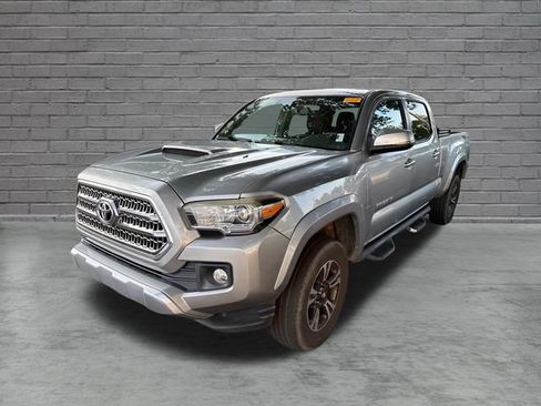 Used 2017 Toyota Tacoma TRD Sport w/ Tow Package RWD image 9