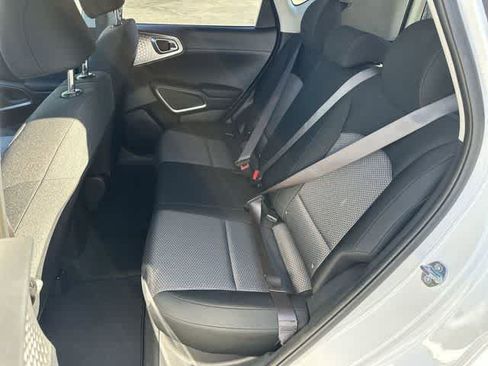 Used 2025 Kia Soul LX w/ LX Technology Package FWD image 15