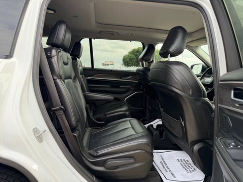 Used 2022 Jeep Grand Cherokee L Limited w/ Luxury Tech Group II AWD/4WD image 17