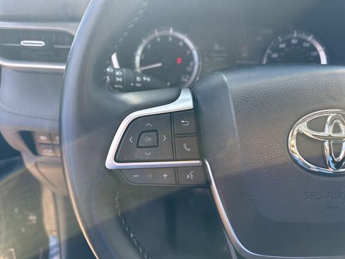 Used 2023 Toyota Highlander L image 12