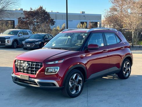 Certified 2025 Hyundai Venue SEL image 5