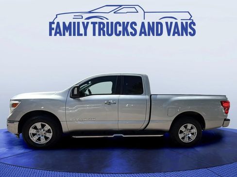 Used 2018 Nissan Titan SV w/ SV Utility Package AWD/4WD image 2