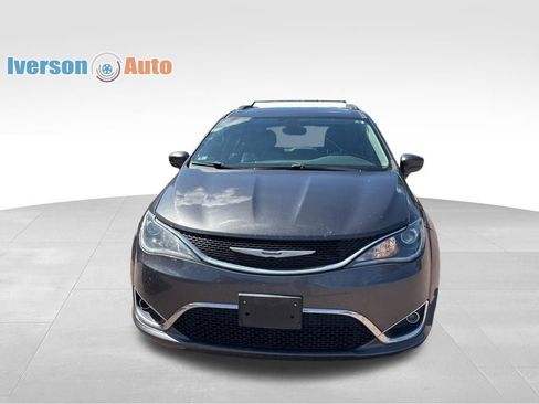 Used 2020 Chrysler Pacifica Touring-L w/ Tire & Wheel Group FWD image 4