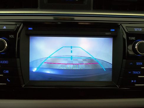 Used 2016 Toyota Corolla LE FWD image 26