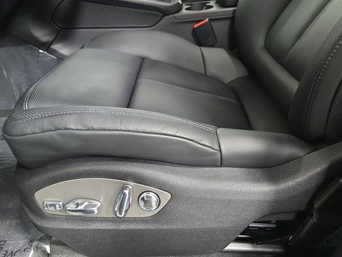 New 2026 Porsche Macan image 23