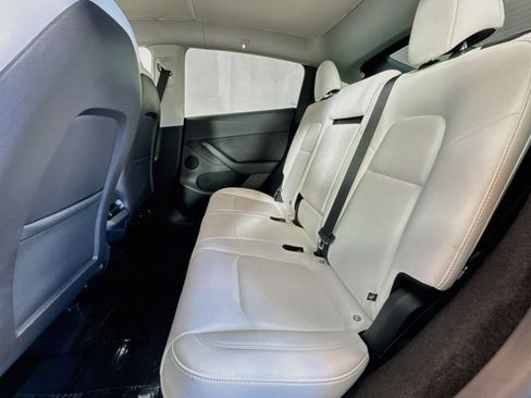 Used 2025 Tesla Model Y Long Range RWD image 22