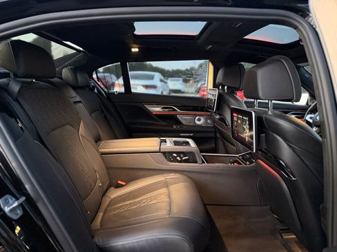 Used 2018 BMW M760i xDrive AWD/4WD image 31