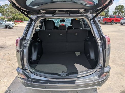 Used 2018 Toyota RAV4 XLE FWD image 13