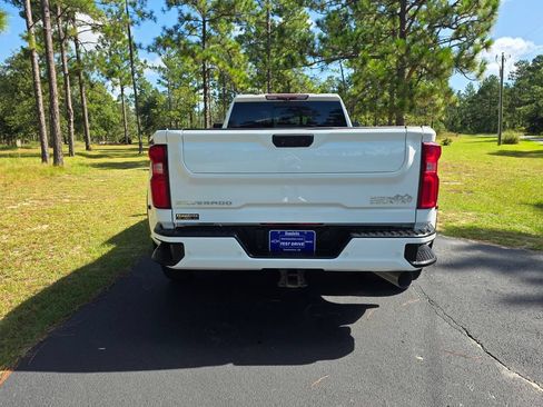 Used 2022 Chevrolet Silverado 3500 High Country w/ Technology Package AWD/4WD image 4