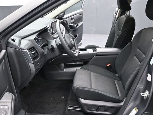 Used 2024 Nissan Rogue SV image 26