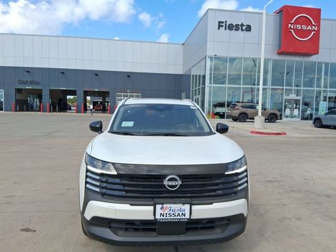 New 2026 Nissan Kicks SV w/ SV Premium Package image 2