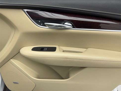 Used 2018 Cadillac XT5 Luxury w/ Driver Awareness Package image 45