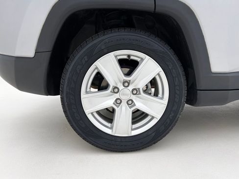 Used 2022 Jeep Compass Latitude image 32