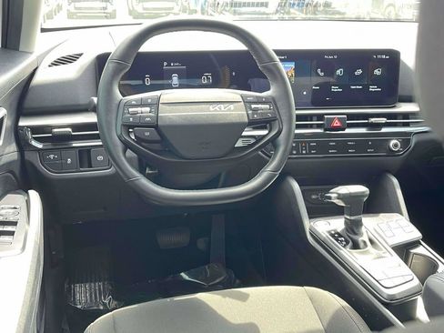 Certified 2026 Kia Sportage LX w/ LX Convenience Package FWD image 3