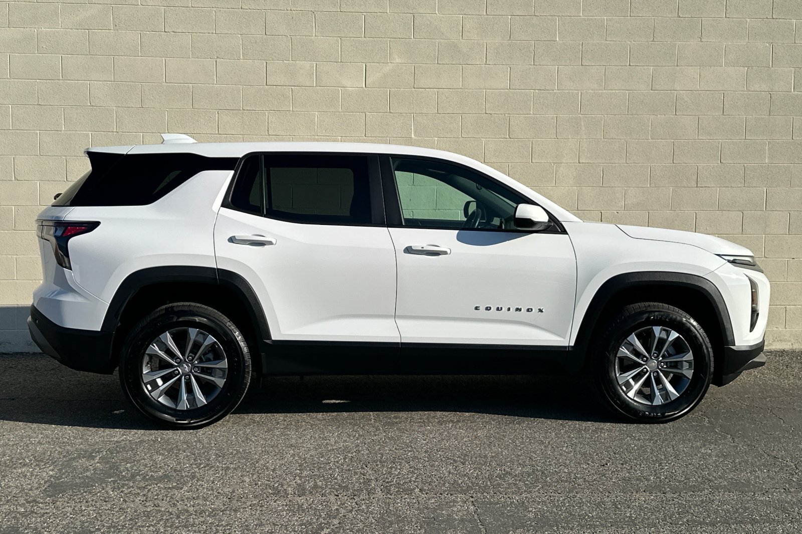 Certified 2025 Chevrolet Equinox LT FWD image 3