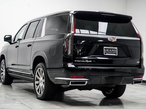 Used 2024 Cadillac Escalade ESV Premium Luxury Platinum AWD/4WD image 11