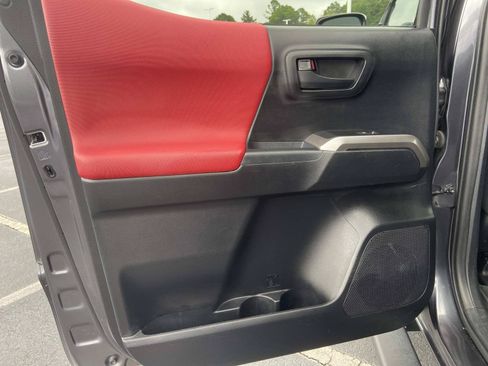 Used 2022 Toyota Tacoma SR5 w/ Technology Package RWD image 10
