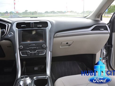 Used 2020 Ford Fusion SE AWD/4WD image 20