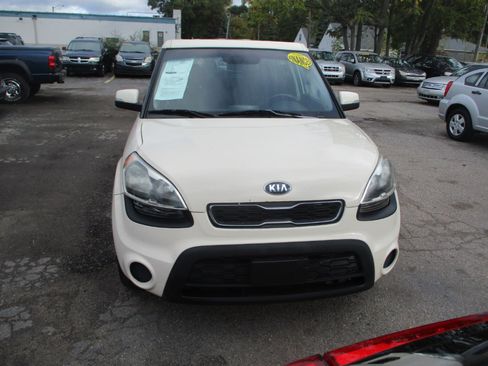 Used 2013 Kia Soul + image 2