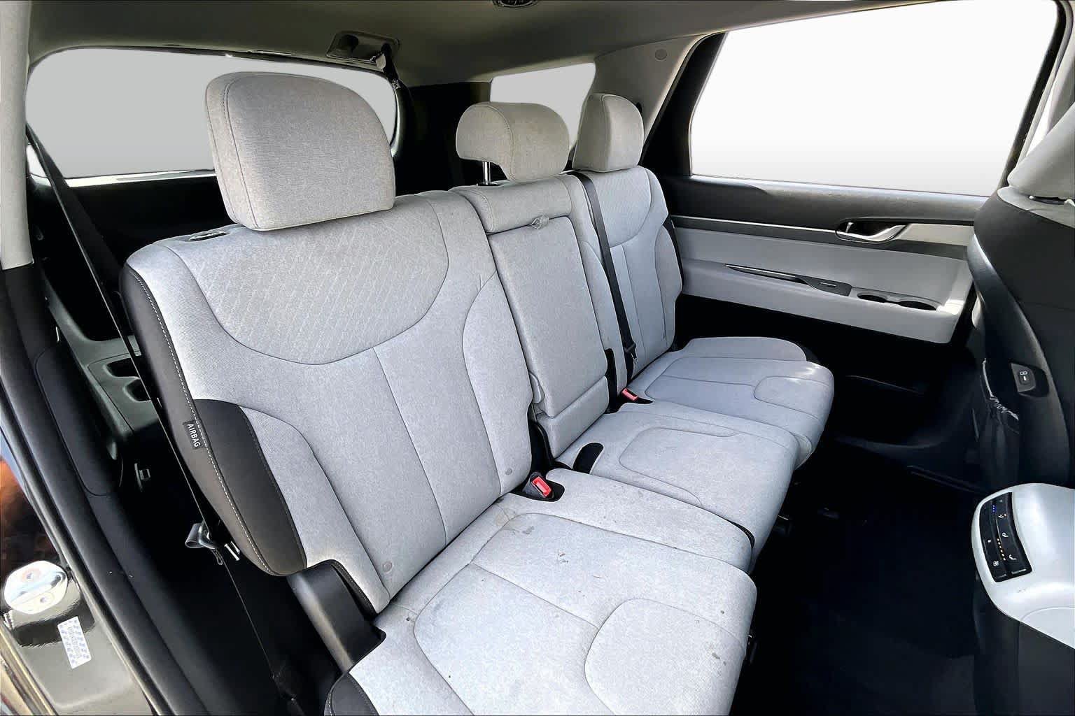 Used 2023 Hyundai Palisade SE FWD image 17
