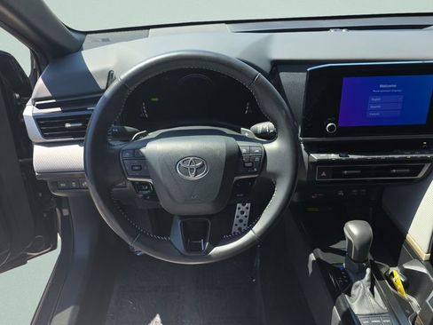 Used 2025 Toyota Camry SE FWD image 12