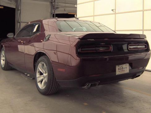 Used 2019 Dodge Challenger SXT image 4