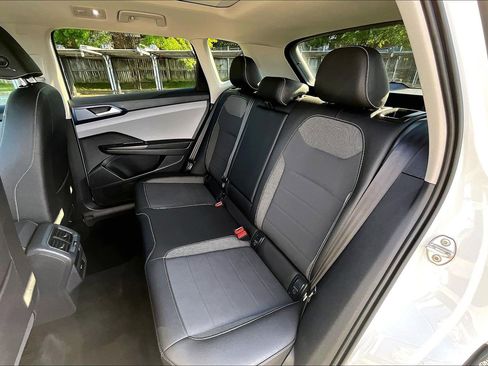 Used 2024 Volkswagen Taos SE FWD image 25