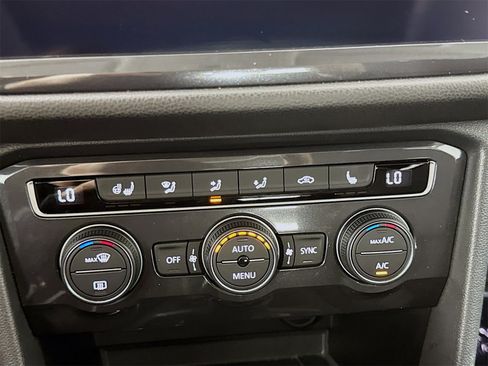 Used 2020 Volkswagen Tiguan SEL image 16