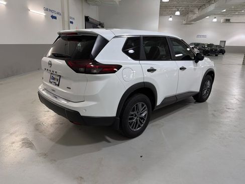 Used 2024 Nissan Rogue S image 9