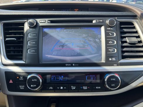 Used 2015 Toyota Highlander XLE image 19