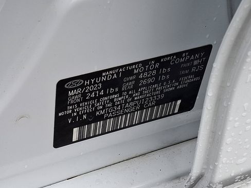 Certified 2023 Genesis G70 2.0T image 27