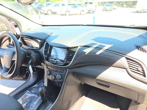 Used 2017 Chevrolet Trax LS FWD image 23