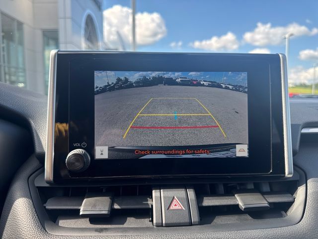 Used 2025 Toyota RAV4 XLE AWD/4WD image 25