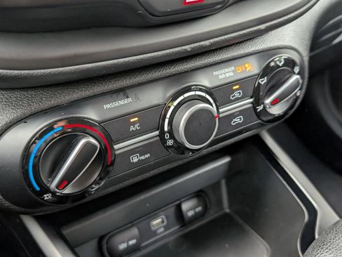 Used 2023 Kia Soul LX w/ LX Technology Package image 34