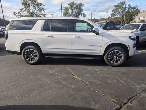 New 2026 Chevrolet Suburban LT w/ Comfort Package image 9