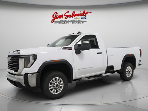 Used 2024 GMC Sierra 2500 Pro AWD/4WD image 2