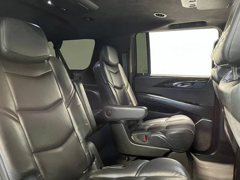 Used 2019 Cadillac Escalade ESV Platinum AWD/4WD image 13