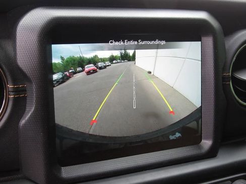 Used 2022 Jeep Wrangler Unlimited Sahara AWD/4WD image 31