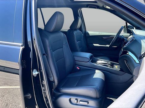 Used 2025 Honda Passport Black Edition image 9
