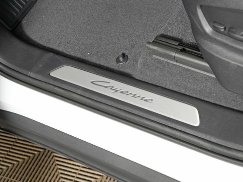 New 2026 Porsche Cayenne Coupe AWD/4WD image 17