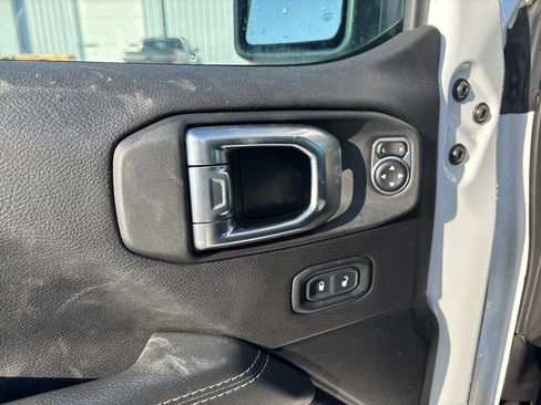 Used 2023 Jeep Wrangler Sahara image 29