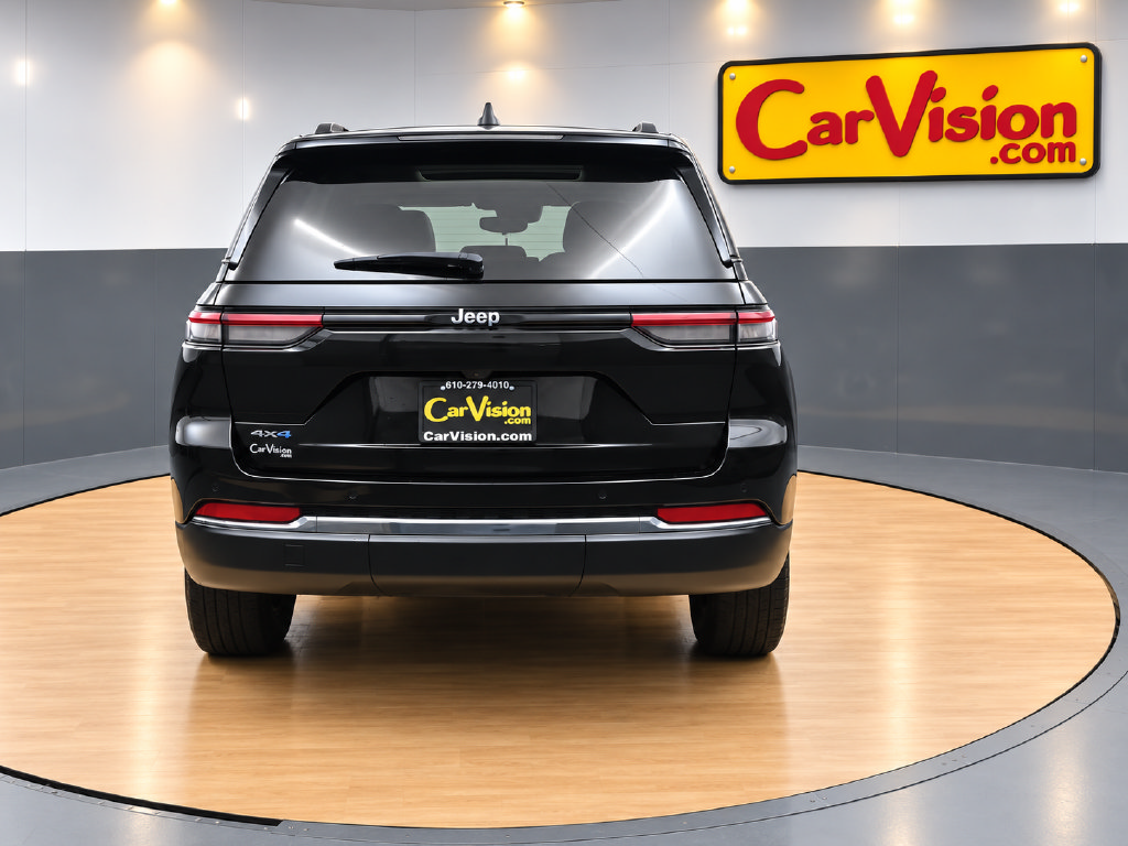 Used 2023 Jeep Grand Cherokee 4WD 4xe image 3