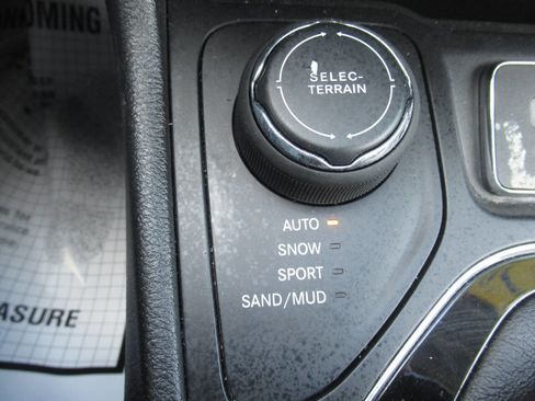 Used 2020 Jeep Cherokee Limited w/ Mopar Interior Package image 26