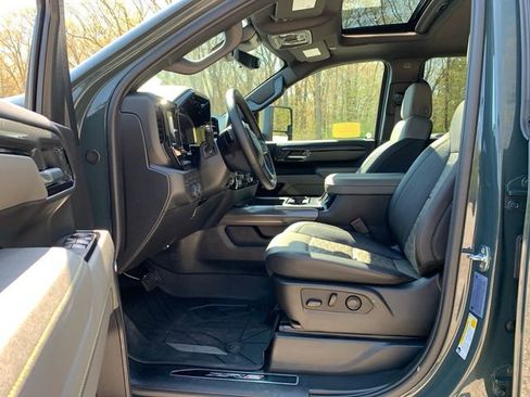 Used 2025 Chevrolet Silverado 2500 ZR2 w/ Technology Package AWD/4WD image 27