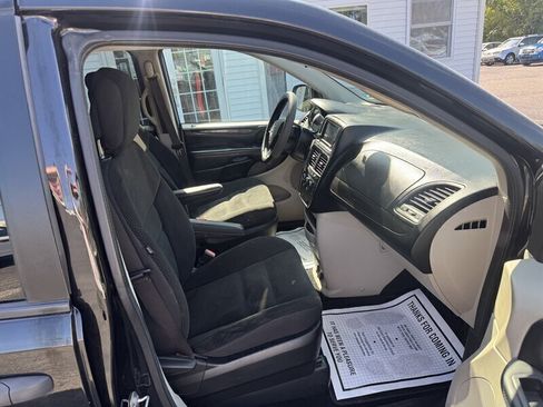 Used 2019 Dodge Grand Caravan SE FWD image 40