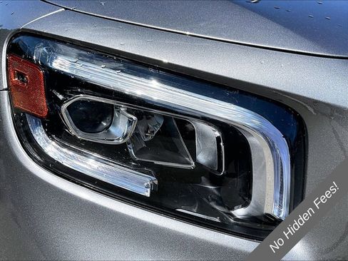 Used 2021 Mercedes-Benz GLB 250 4MATIC w/ Premium Package image 28