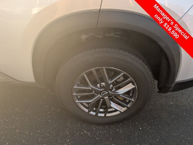 Used 2024 Nissan Rogue S AWD/4WD image 17