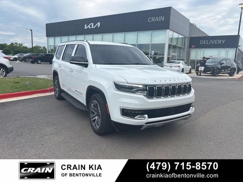 Used 2023 Jeep Wagoneer Series II w/ Flexible Seating Group AWD/4WD image 5